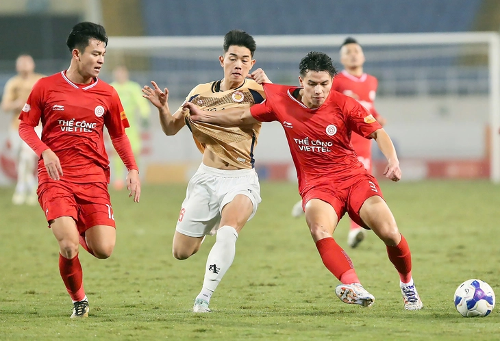 Vòng 14 V-League 2024 - 2025: 'Đại chiến' trên sân Hàng Đẫy - Ảnh 1.